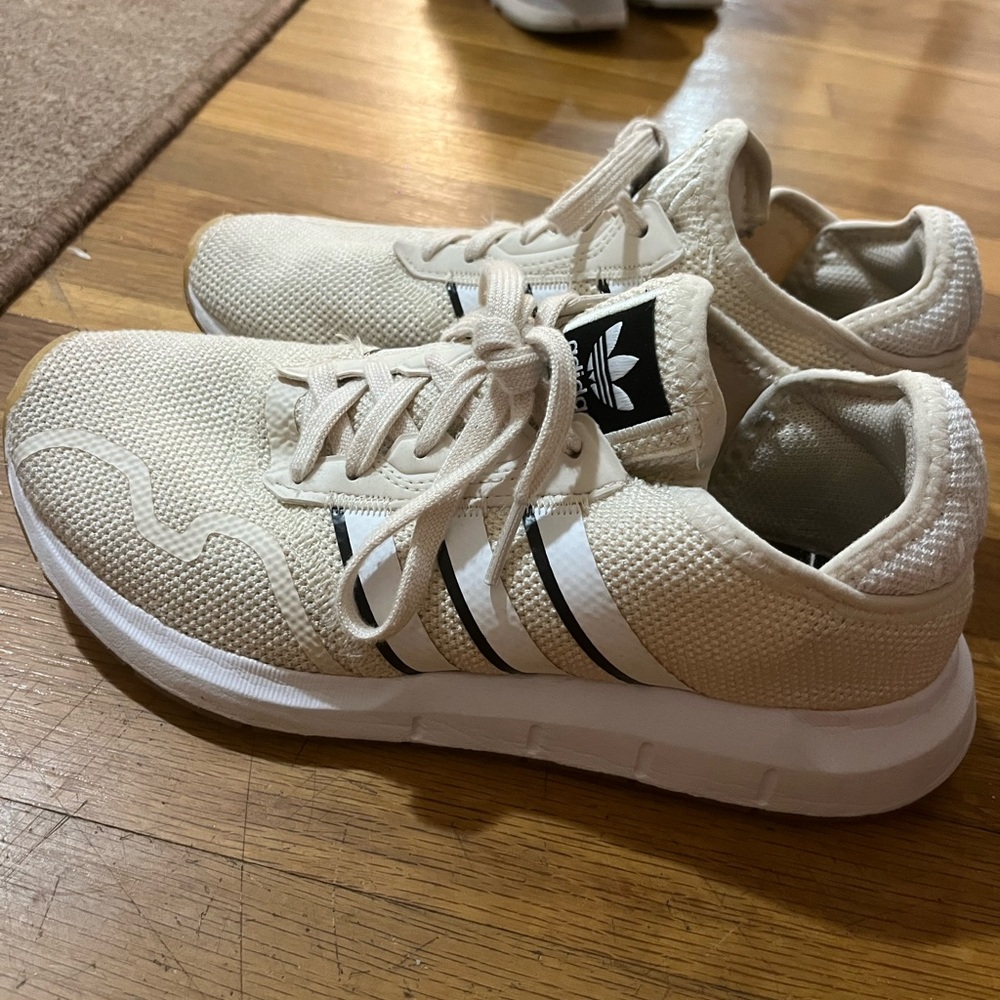Adidas Sneakers